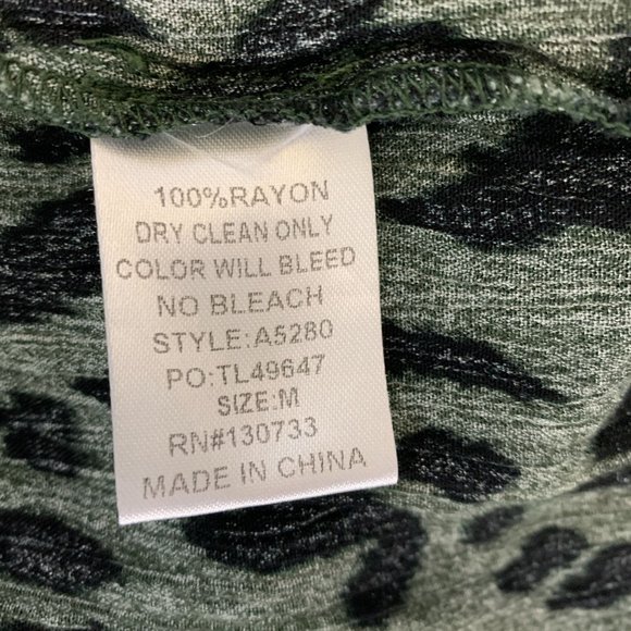 UMGEE Medium Green Cheetah Blouse Raw Hem Boutique - Picture 6 of 7